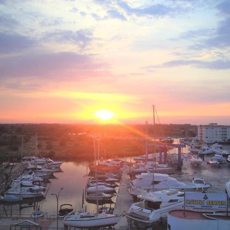 Holidays Penthouse Vues Panoramiques Sur Le Port Naval,Un Sejour Elegant Assure " Wifi Parquing Gratuit 罗萨斯 外观 照片