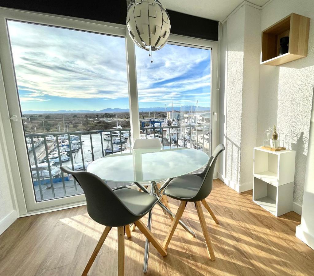 Holidays Penthouse Vues Panoramiques Sur Le Port Naval,Un Sejour Elegant Assure " Wifi Parquing Gratuit 罗萨斯 外观 照片