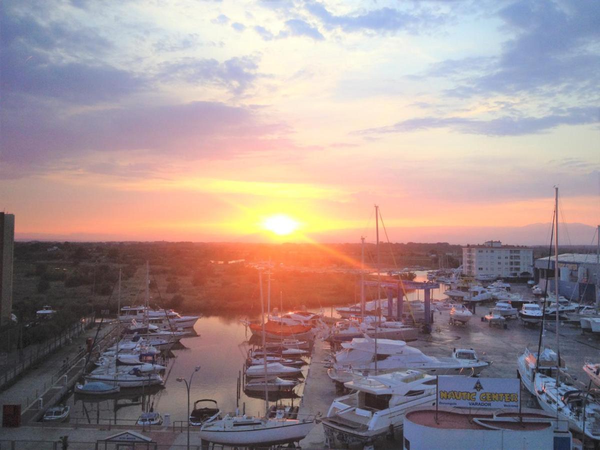 Holidays Penthouse Vues Panoramiques Sur Le Port Naval,Un Sejour Elegant Assure " Wifi Parquing Gratuit 罗萨斯 外观 照片