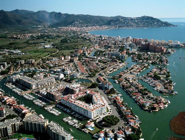 Holidays Penthouse Vues Panoramiques Sur Le Port Naval,Un Sejour Elegant Assure " Wifi Parquing Gratuit 罗萨斯 外观 照片
