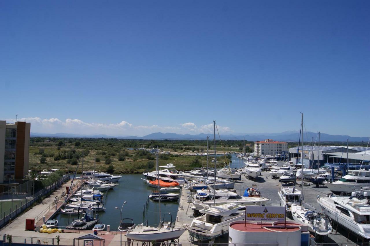 Holidays Penthouse Vues Panoramiques Sur Le Port Naval,Un Sejour Elegant Assure " Wifi Parquing Gratuit 罗萨斯 外观 照片