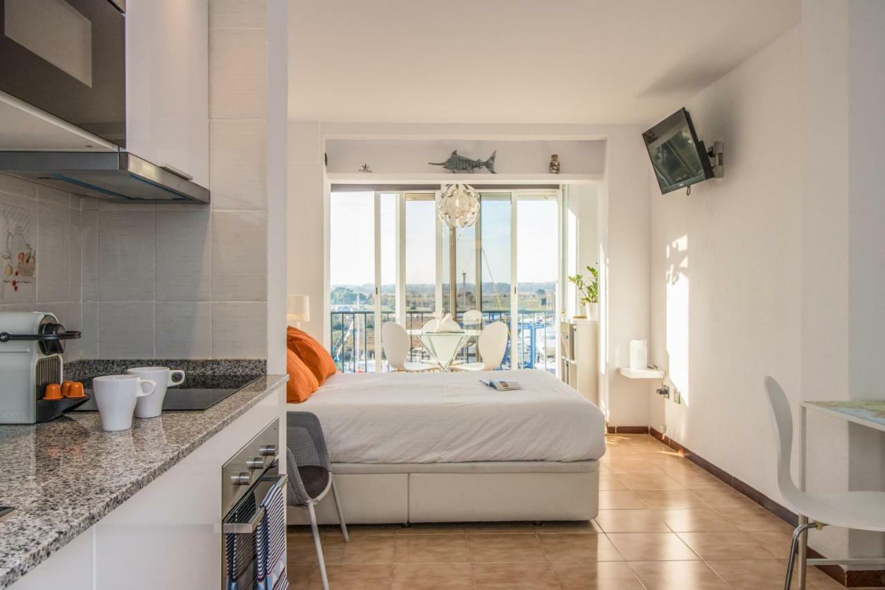 Holidays Penthouse Vues Panoramiques Sur Le Port Naval,Un Sejour Elegant Assure " Wifi Parquing Gratuit 罗萨斯 外观 照片