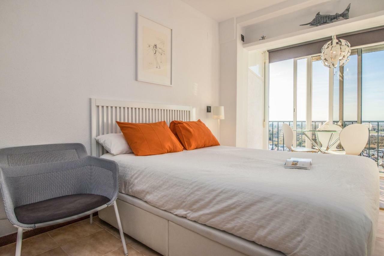 Holidays Penthouse Vues Panoramiques Sur Le Port Naval,Un Sejour Elegant Assure " Wifi Parquing Gratuit 罗萨斯 外观 照片